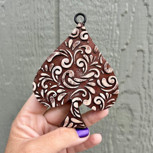 Tooled Spade Design